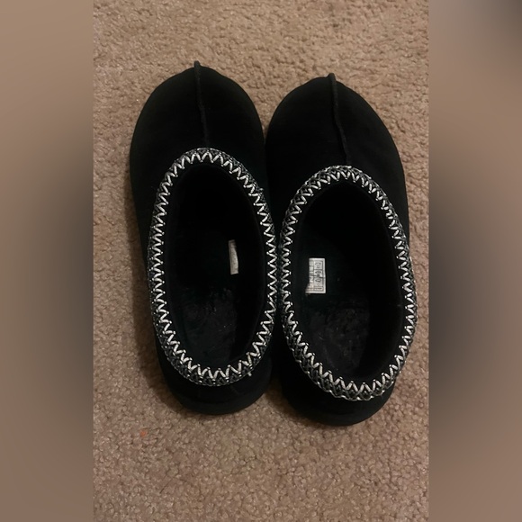 ugg slippers size 8 - Picture 2 of 3